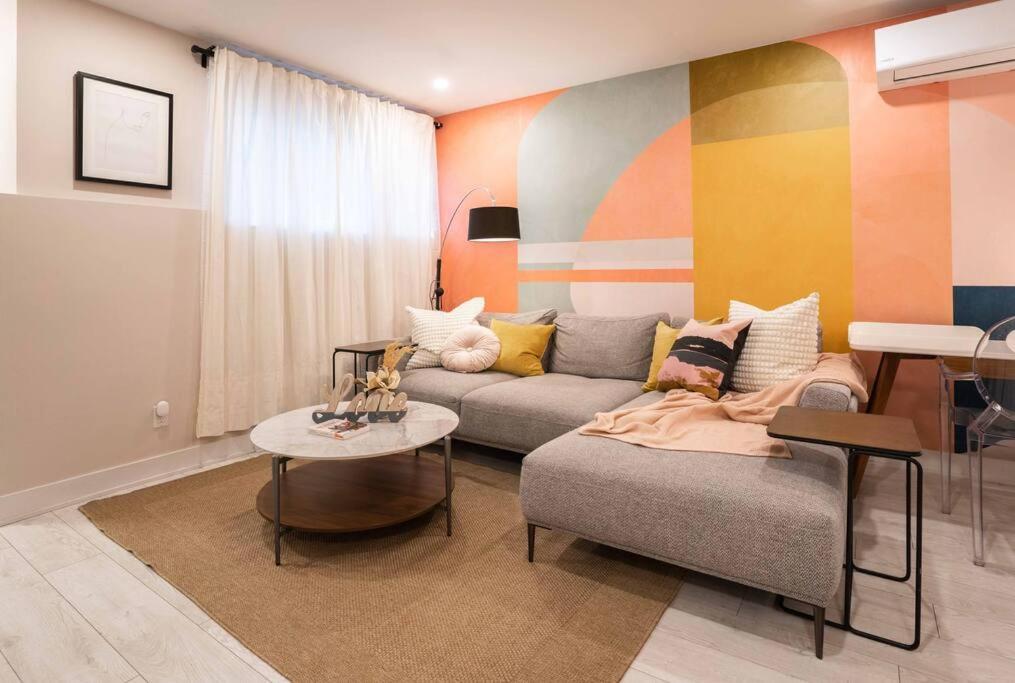 Vibrant 3BR Suite, Backyard, near metro and Free Parking