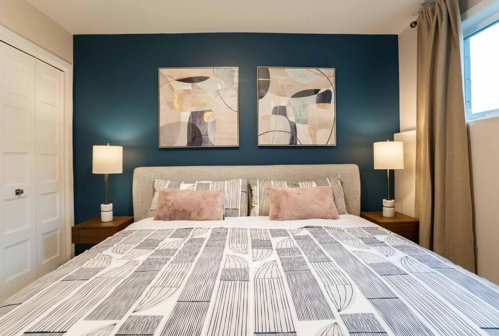 Vibrant 3BR Suite, Backyard, near metro and Free Parking