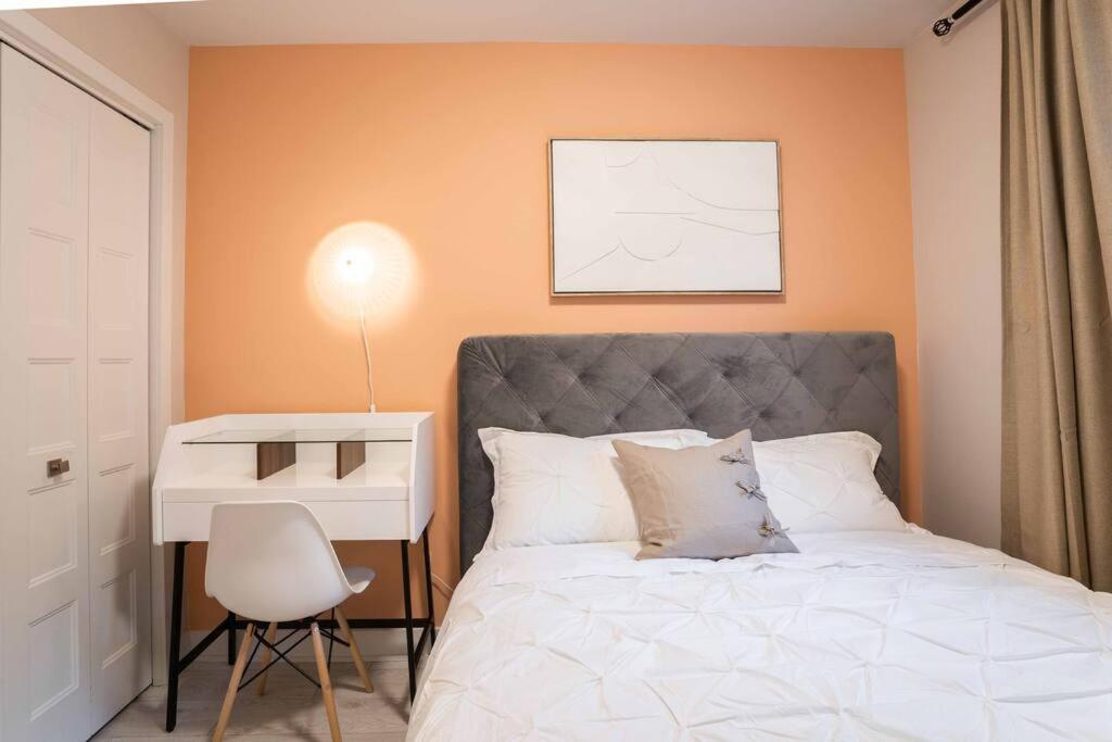 Vibrant 3BR Suite, Backyard, near metro and Free Parking