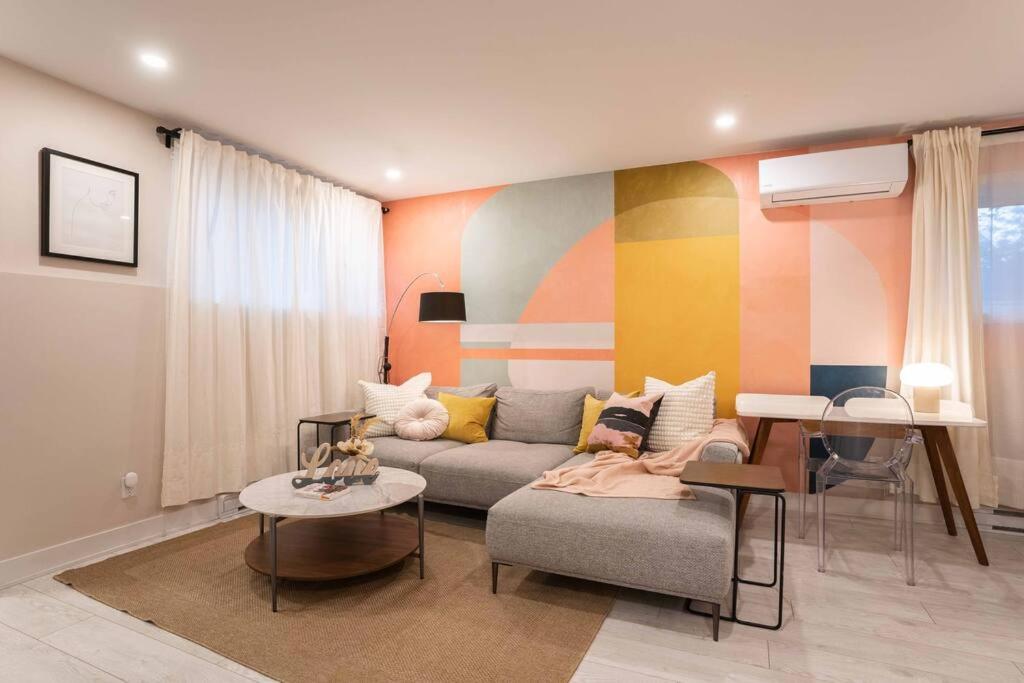 Vibrant 3BR Suite, Backyard, near metro and Free Parking