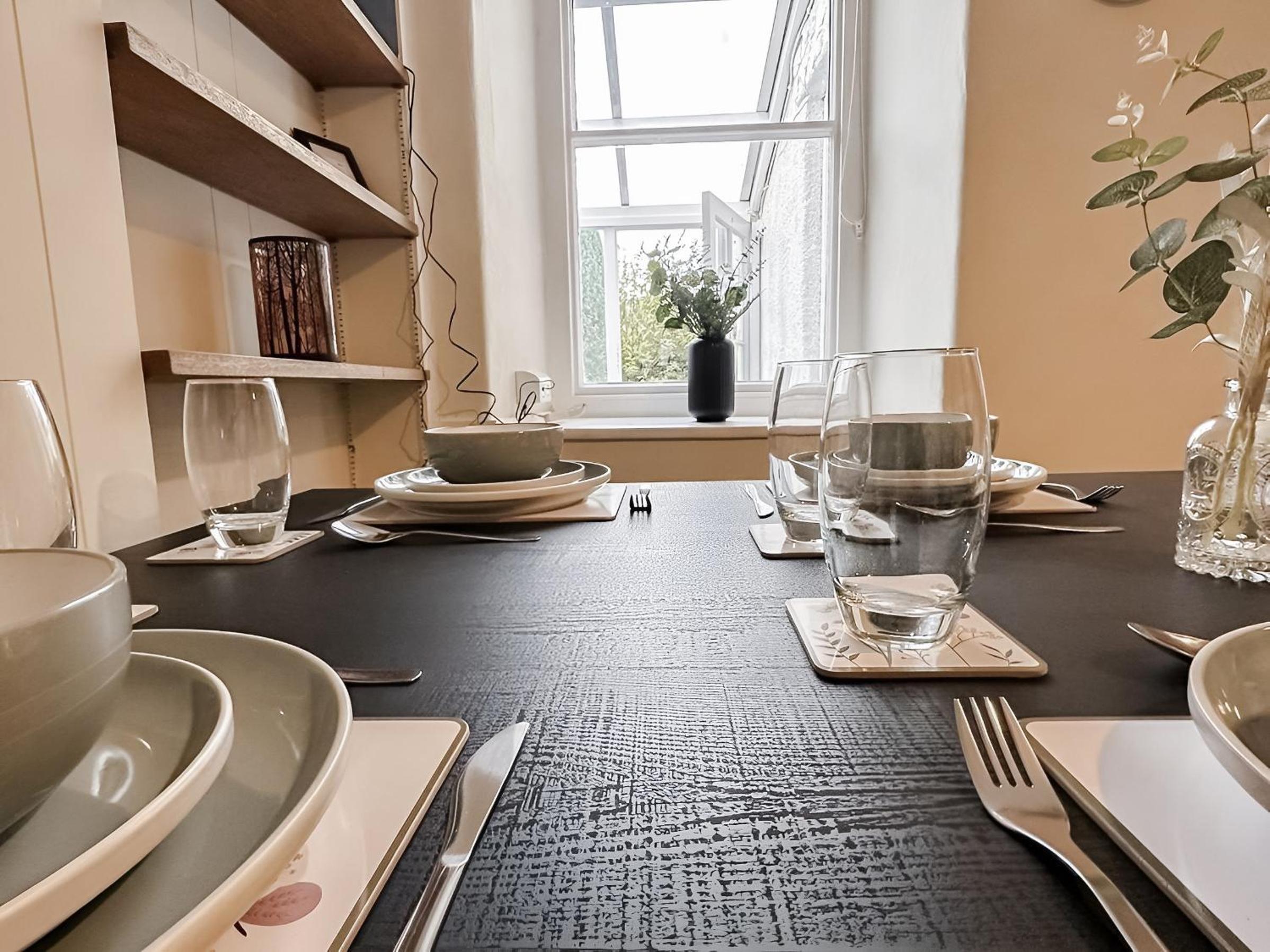 Bourne Cottage, Cosy 3 Bed in Central Castleton, Sleeps 7, Dog Friendly