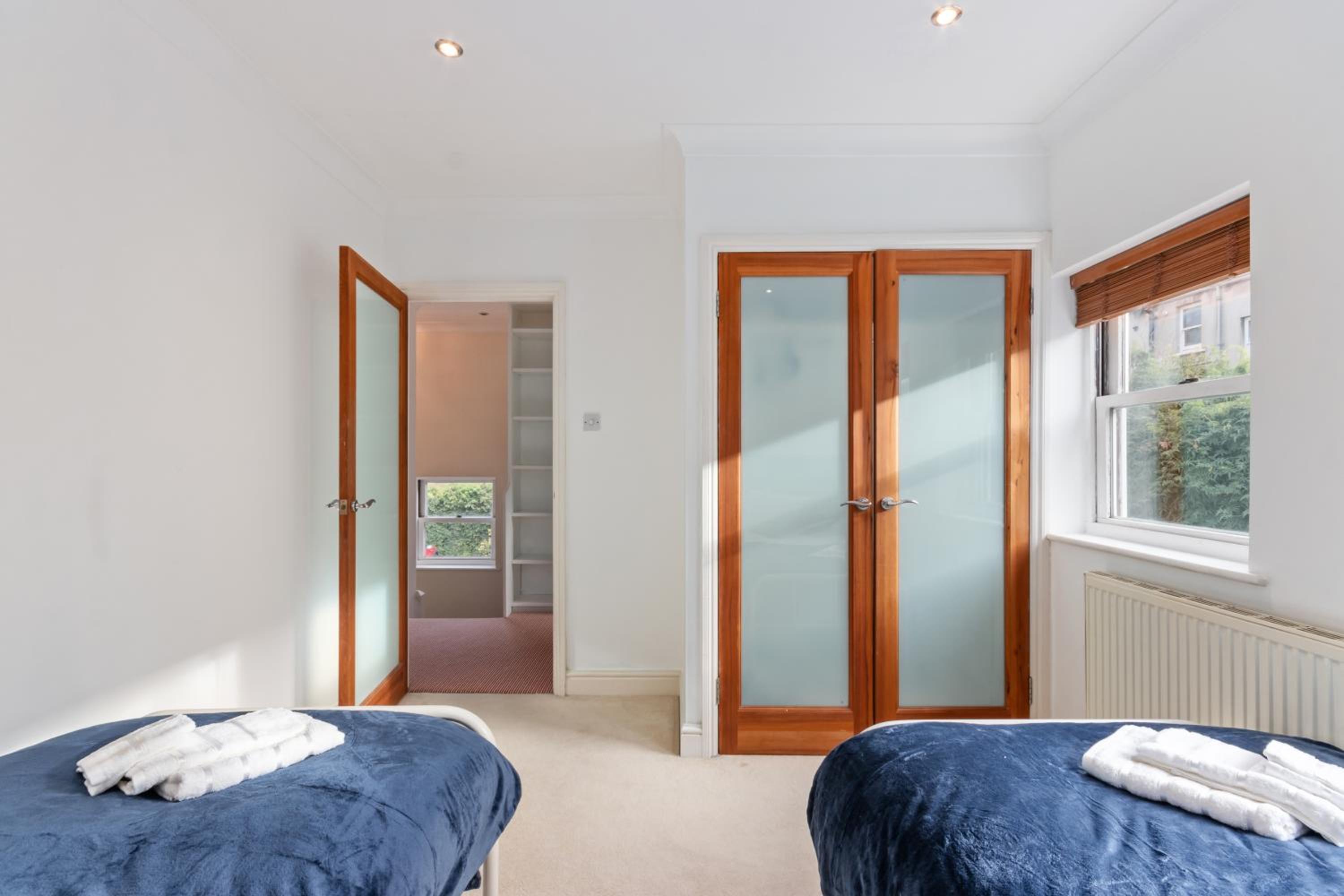 House with Private Parking close to Borough Market & Tower Bridge!