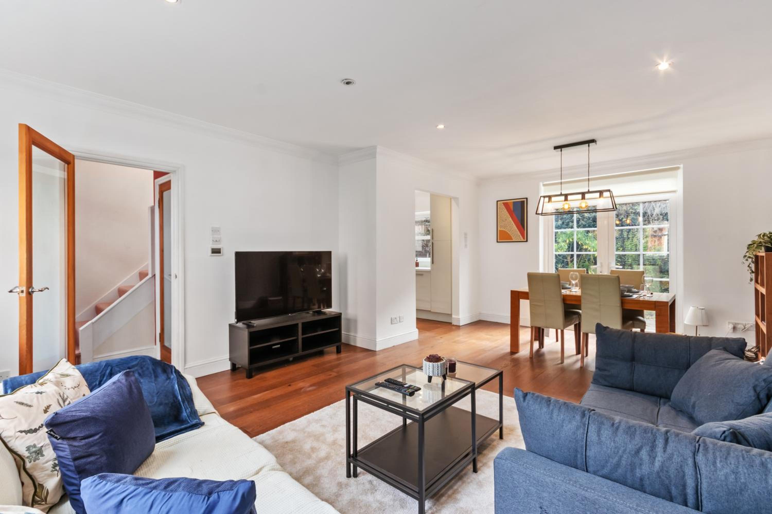 House with Private Parking close to Borough Market & Tower Bridge!