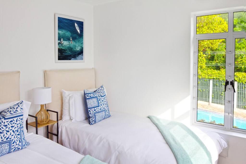 Tranquil 2 bedroom with Balcony, Pool, Walk to Beach! view 5