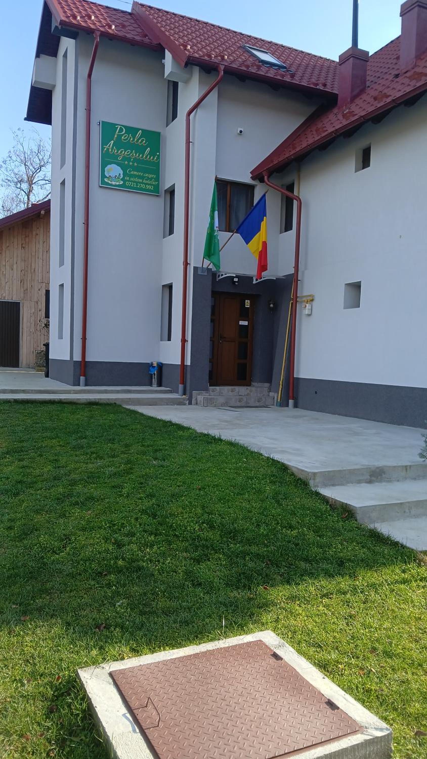 Perla Argesului, hotel romantic elegant cu piscina, sport, petreceri, natura, curte, gradina, priveliste, parcare, cazare Transfăgarasan Curtea de Arges view 2