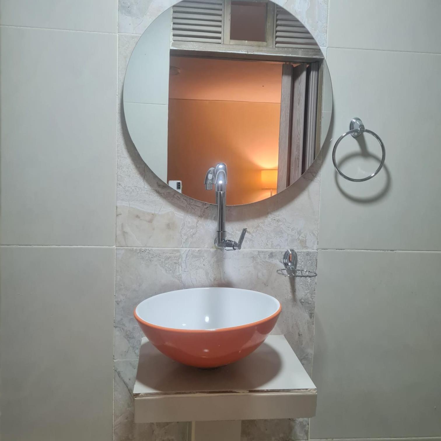 Casa Hotel avenida 22 cerca a escenario deportivos iglesias y clinicas Cra17a21a 27