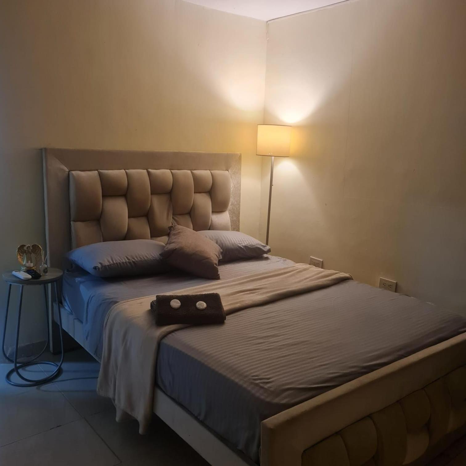Casa Hotel avenida 22 cerca a escenario deportivos iglesias y clinicas Cra17a21a 27