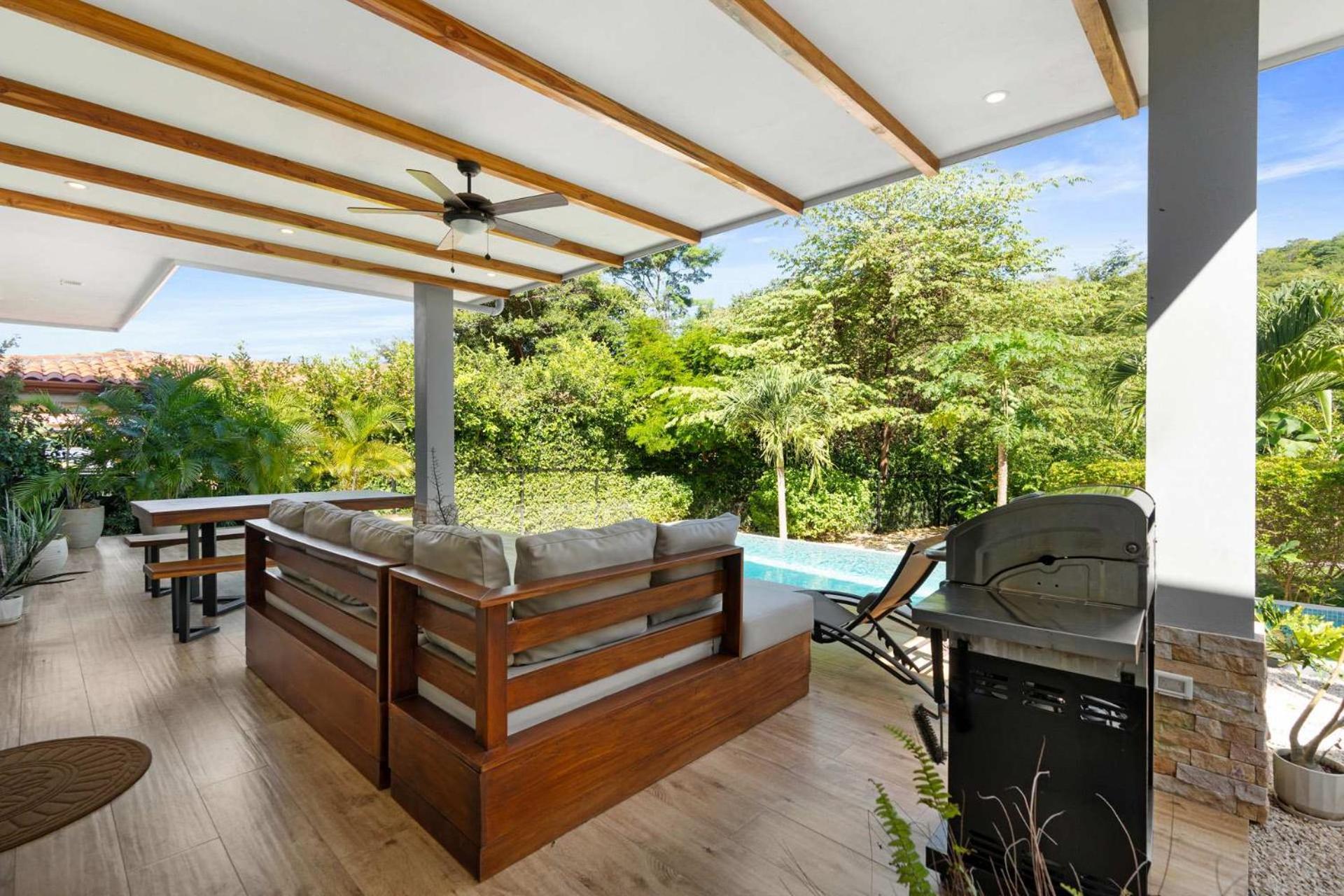 Luxurious Home with Bright, Modern Design and Private Infinity Pool in High-End Community