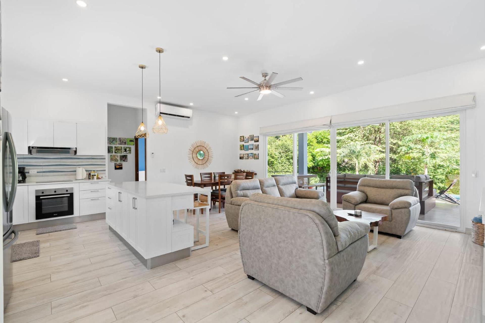 Luxurious Home with Bright, Modern Design and Private Infinity Pool in High-End Community