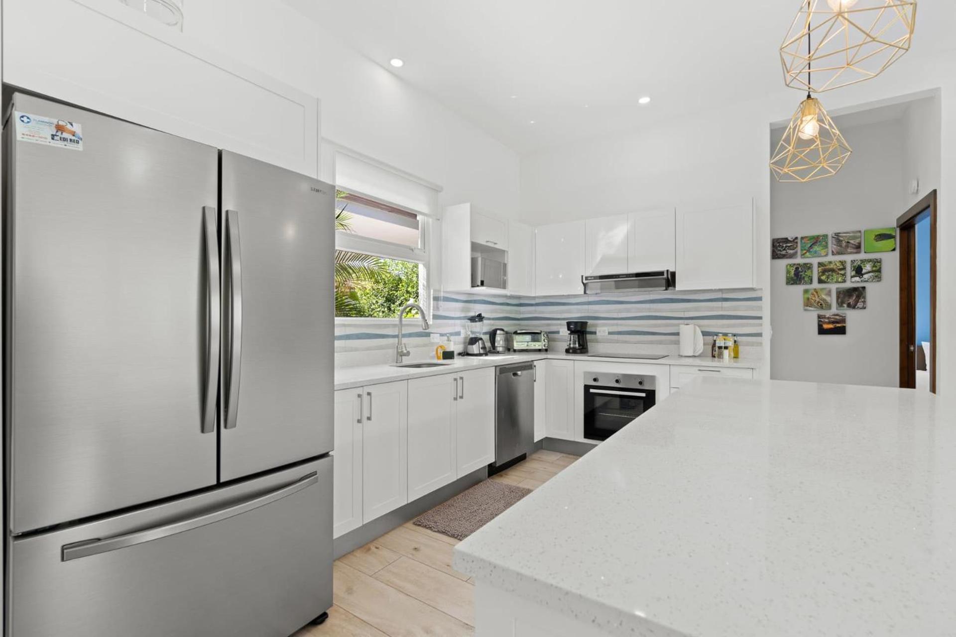Luxurious Home with Bright, Modern Design and Private Infinity Pool in High-End Community