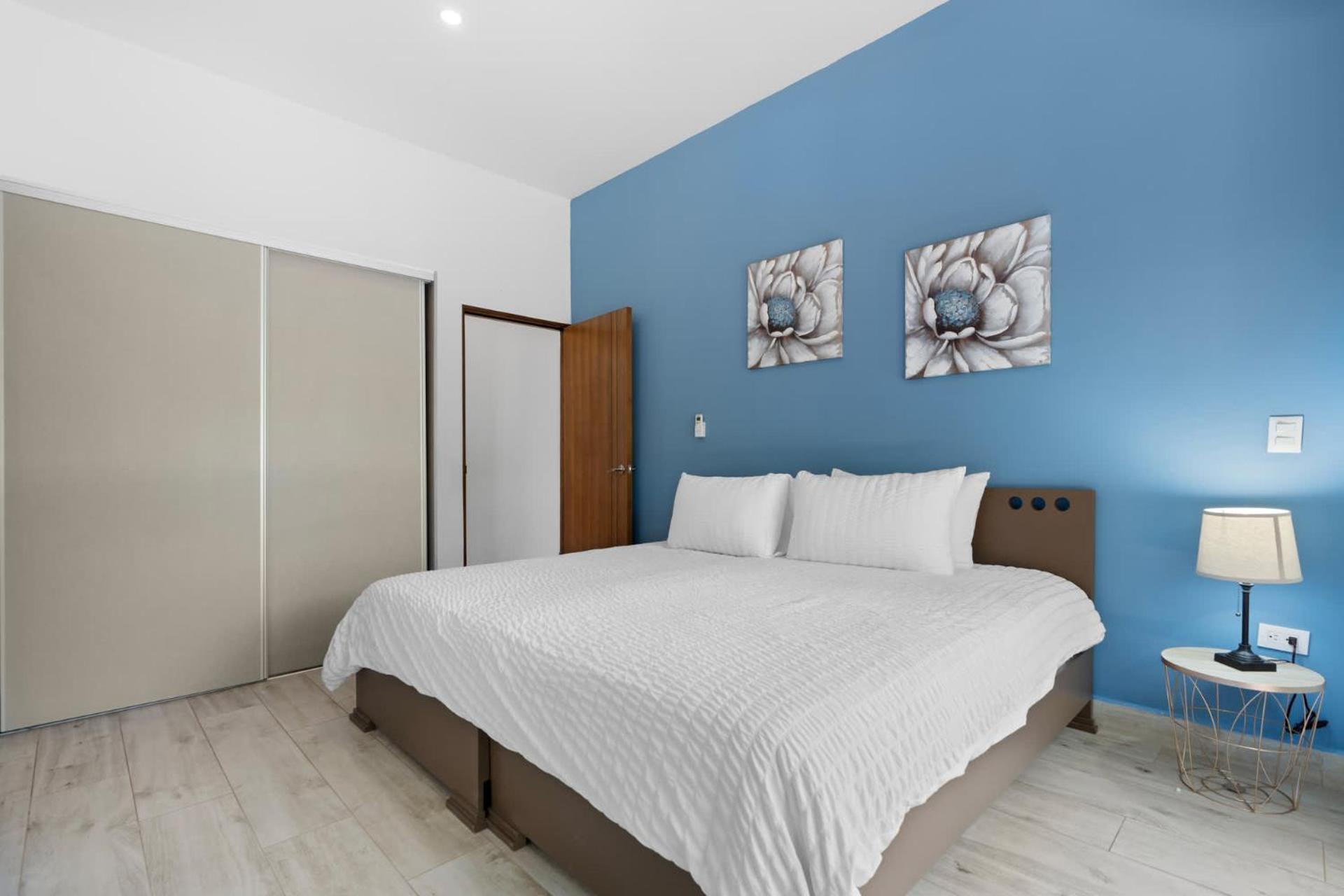 Luxurious Home with Bright, Modern Design and Private Infinity Pool in High-End Community
