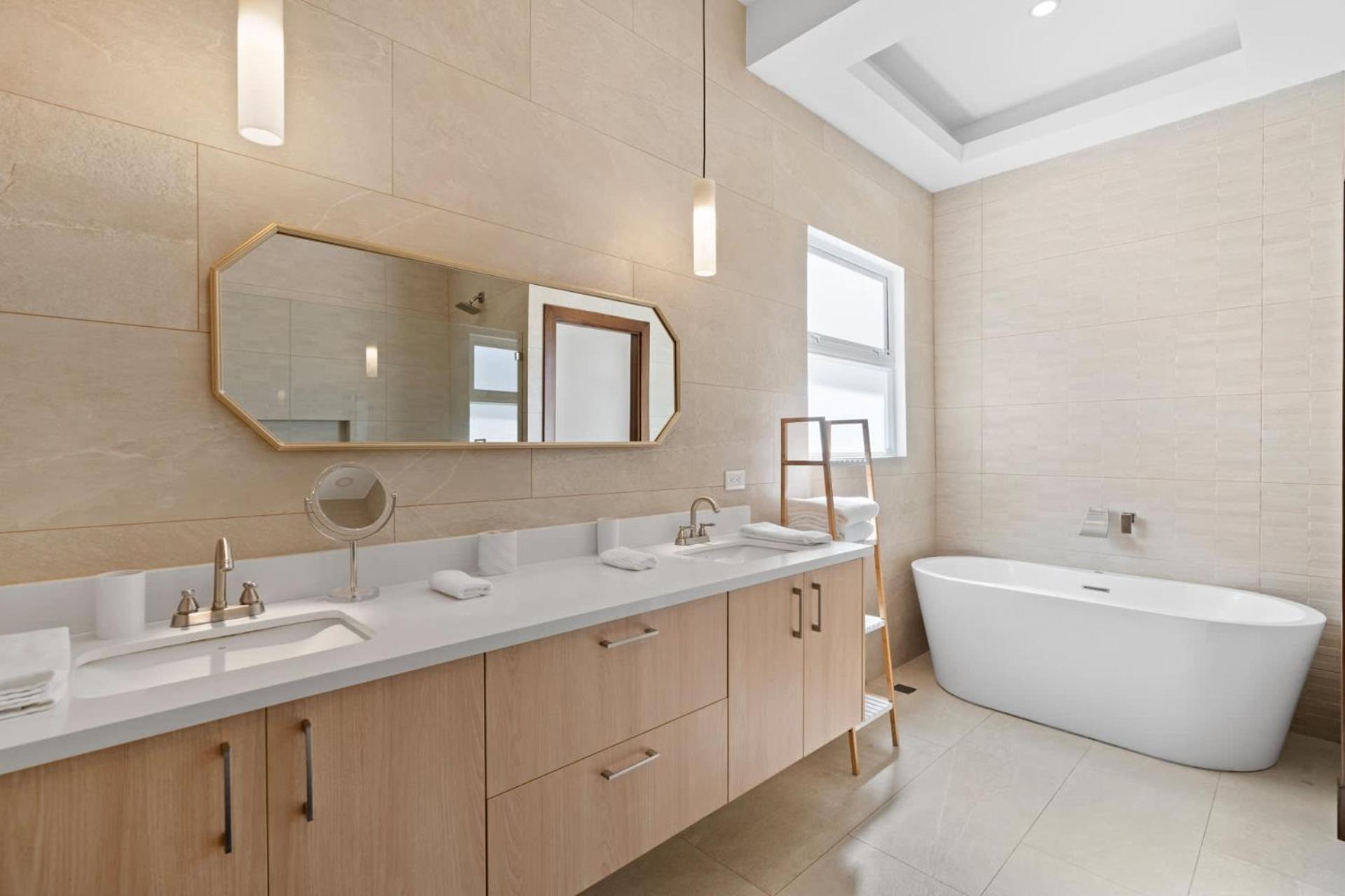 Luxurious Home with Bright, Modern Design and Private Infinity Pool in High-End Community