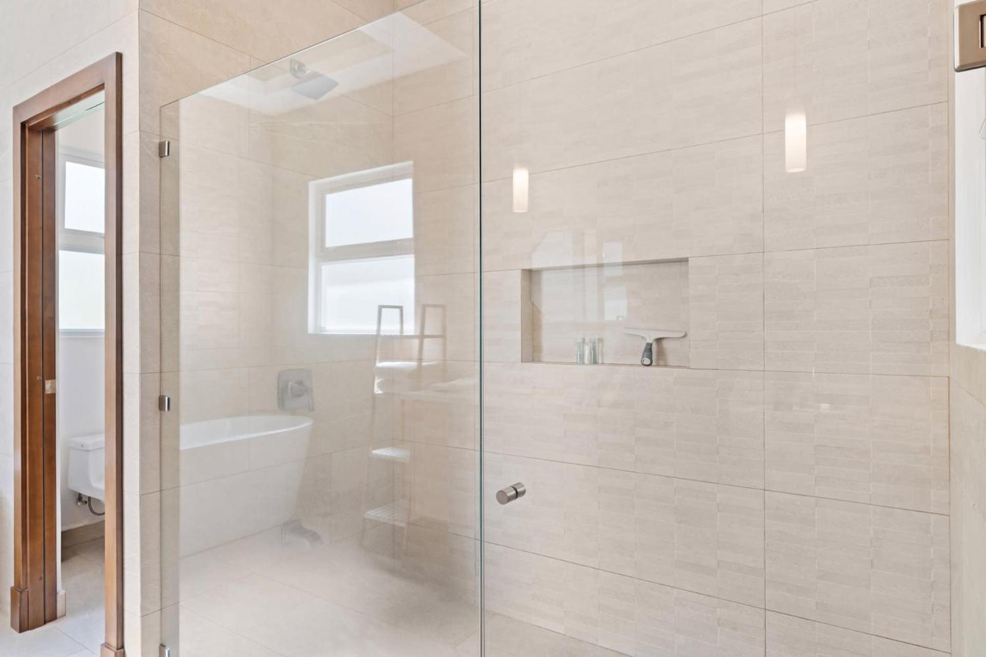 Luxurious Home with Bright, Modern Design and Private Infinity Pool in High-End Community