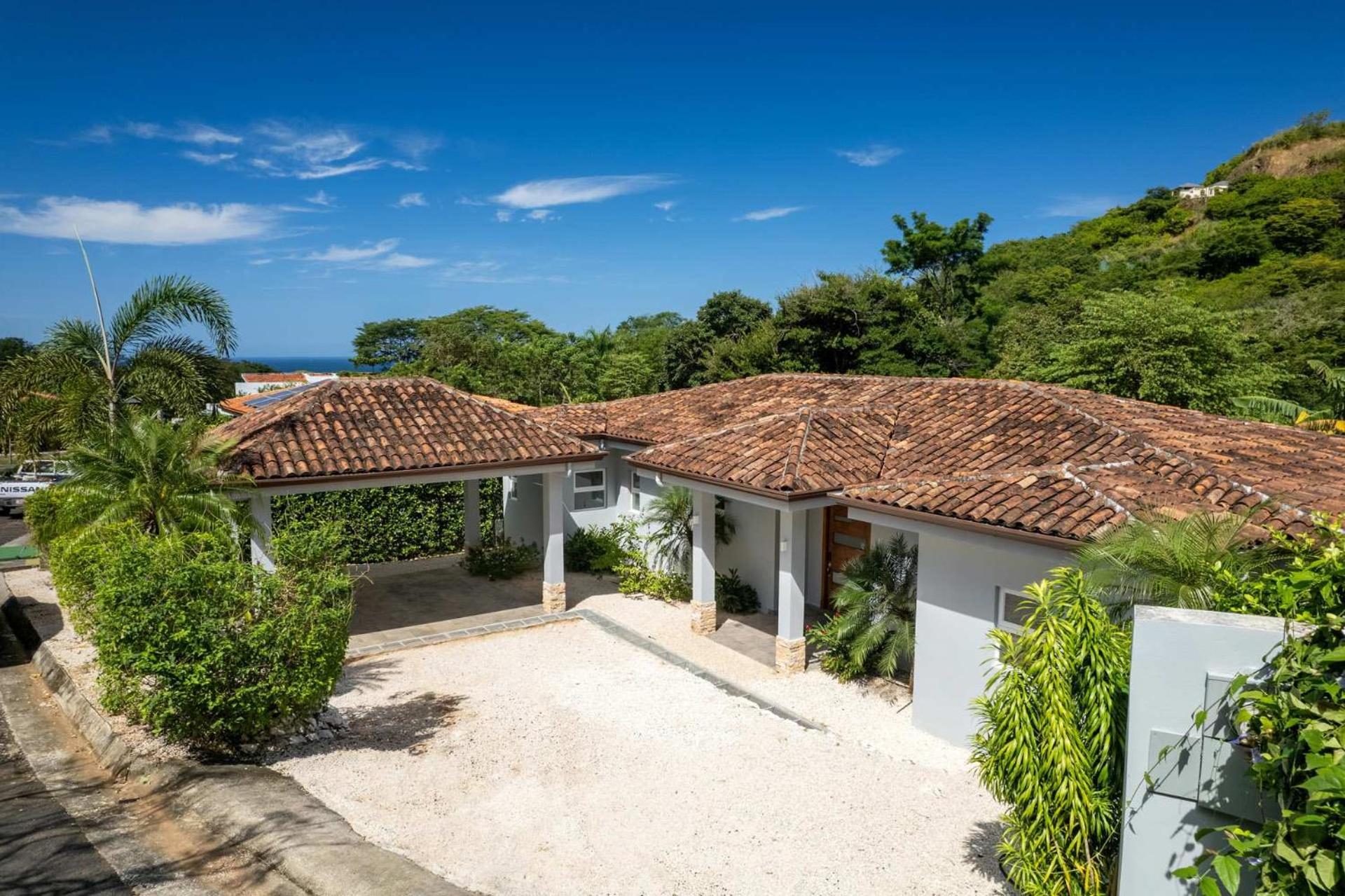 Luxurious Home with Bright, Modern Design and Private Infinity Pool in High-End Community