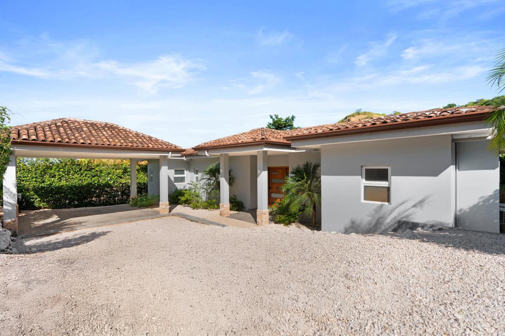 Luxurious Home with Bright, Modern Design and Private Infinity Pool in High-End Community