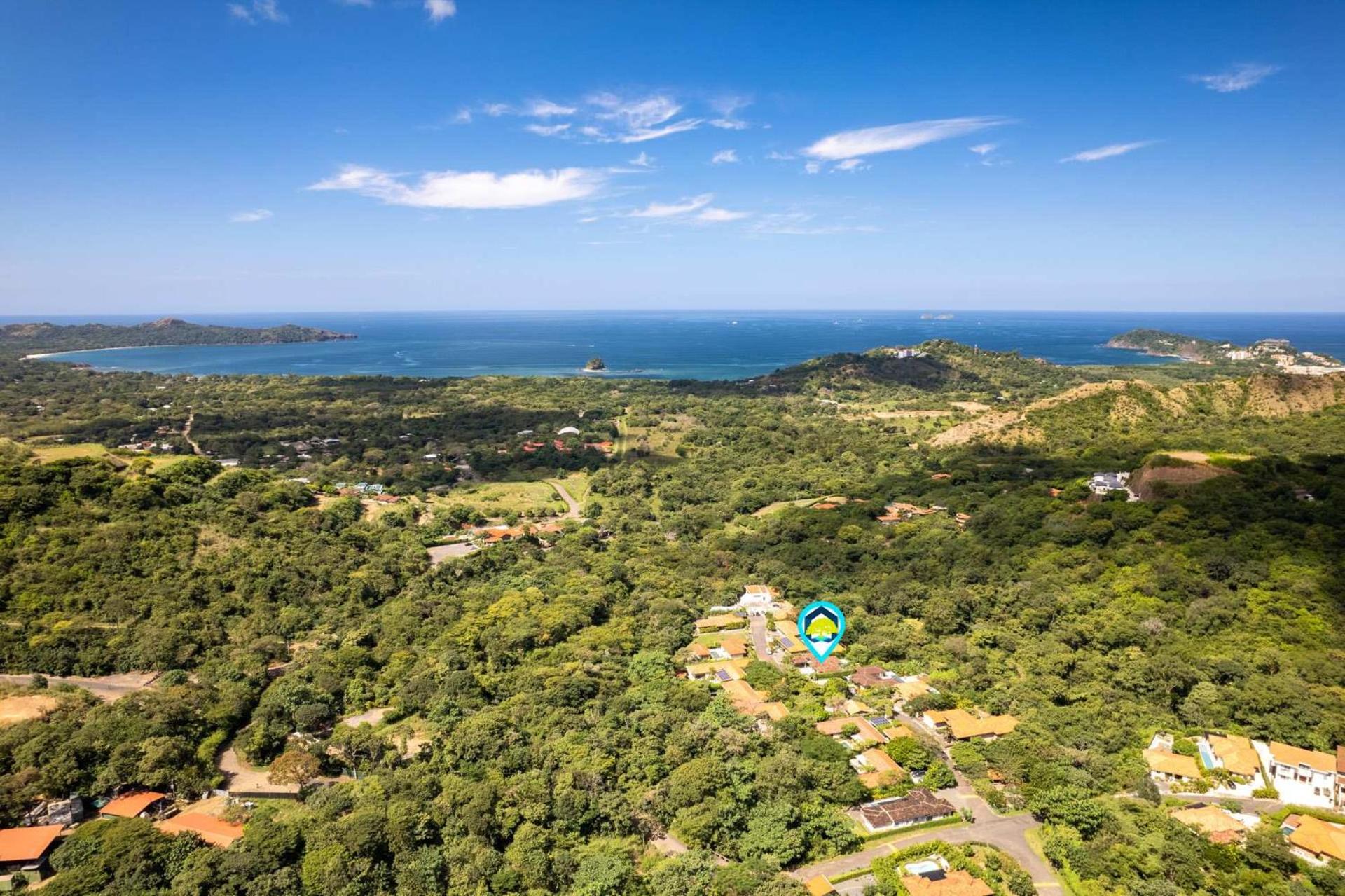 Luxurious Home with Bright, Modern Design and Private Infinity Pool in High-End Community