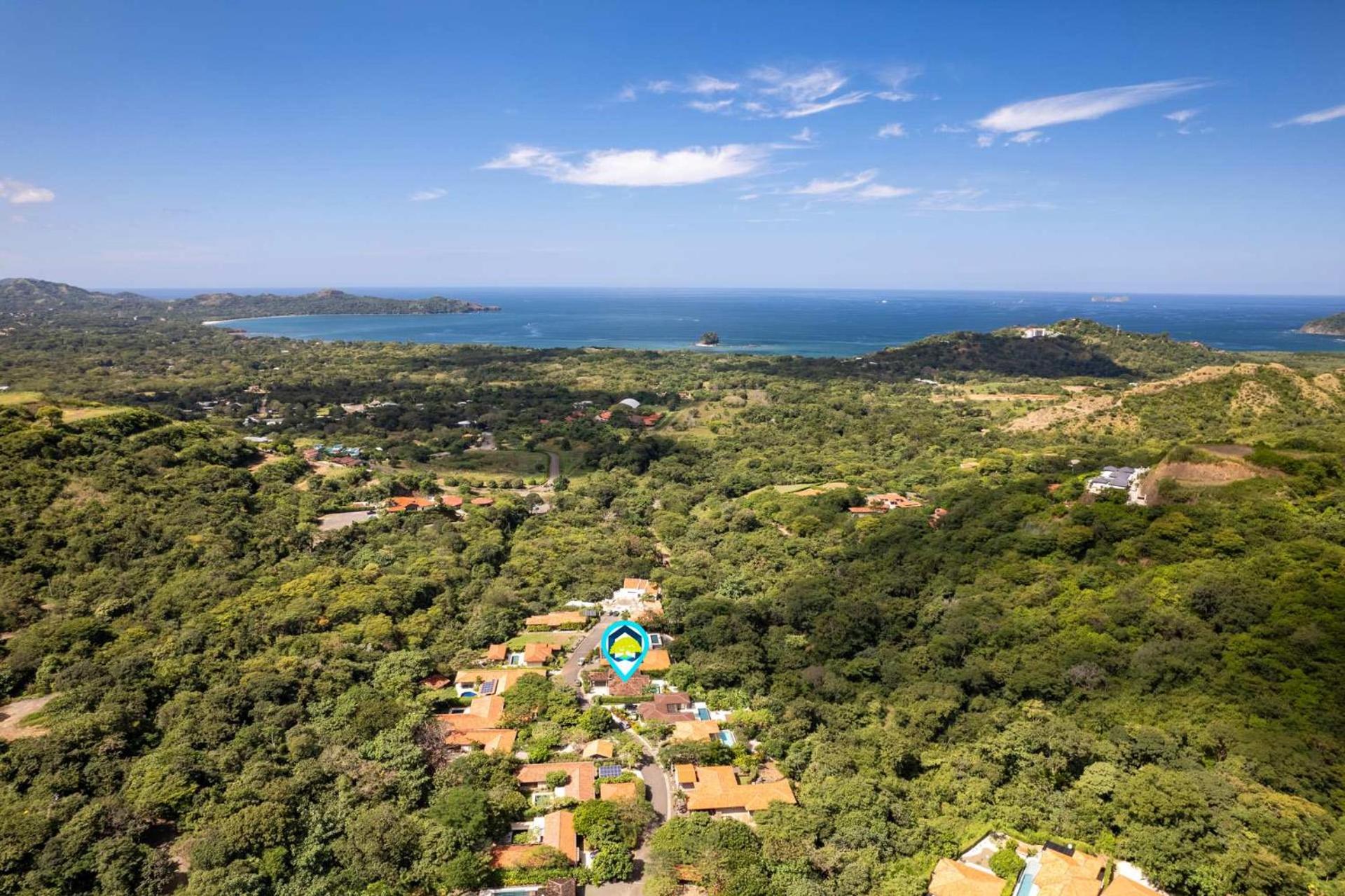 Luxurious Home with Bright, Modern Design and Private Infinity Pool in High-End Community