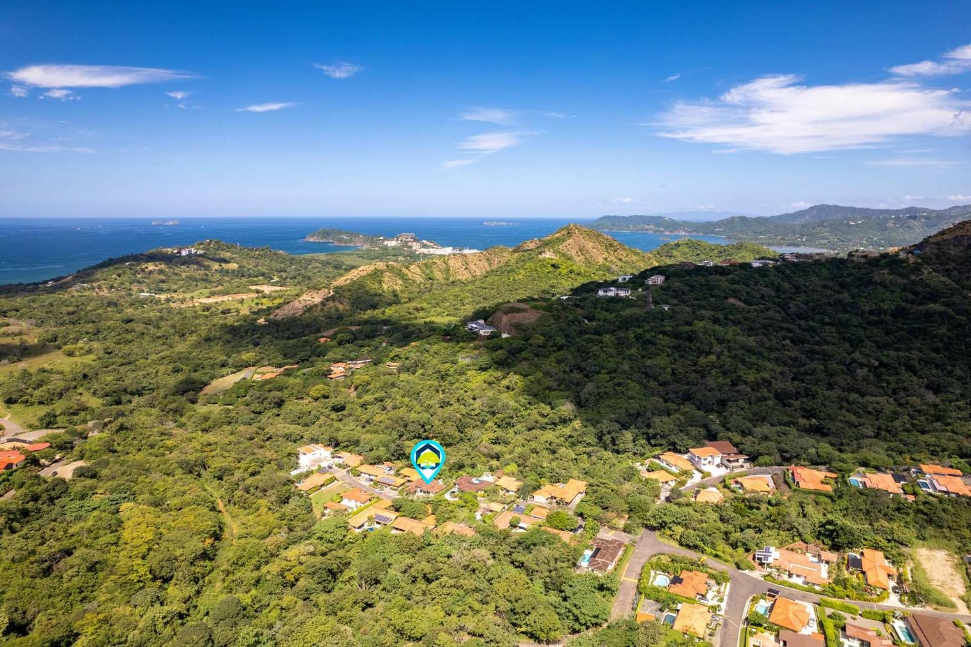 Luxurious Home with Bright, Modern Design and Private Infinity Pool in High-End Community