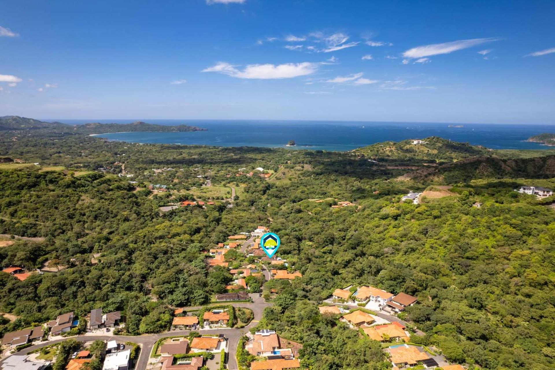 Luxurious Home with Bright, Modern Design and Private Infinity Pool in High-End Community