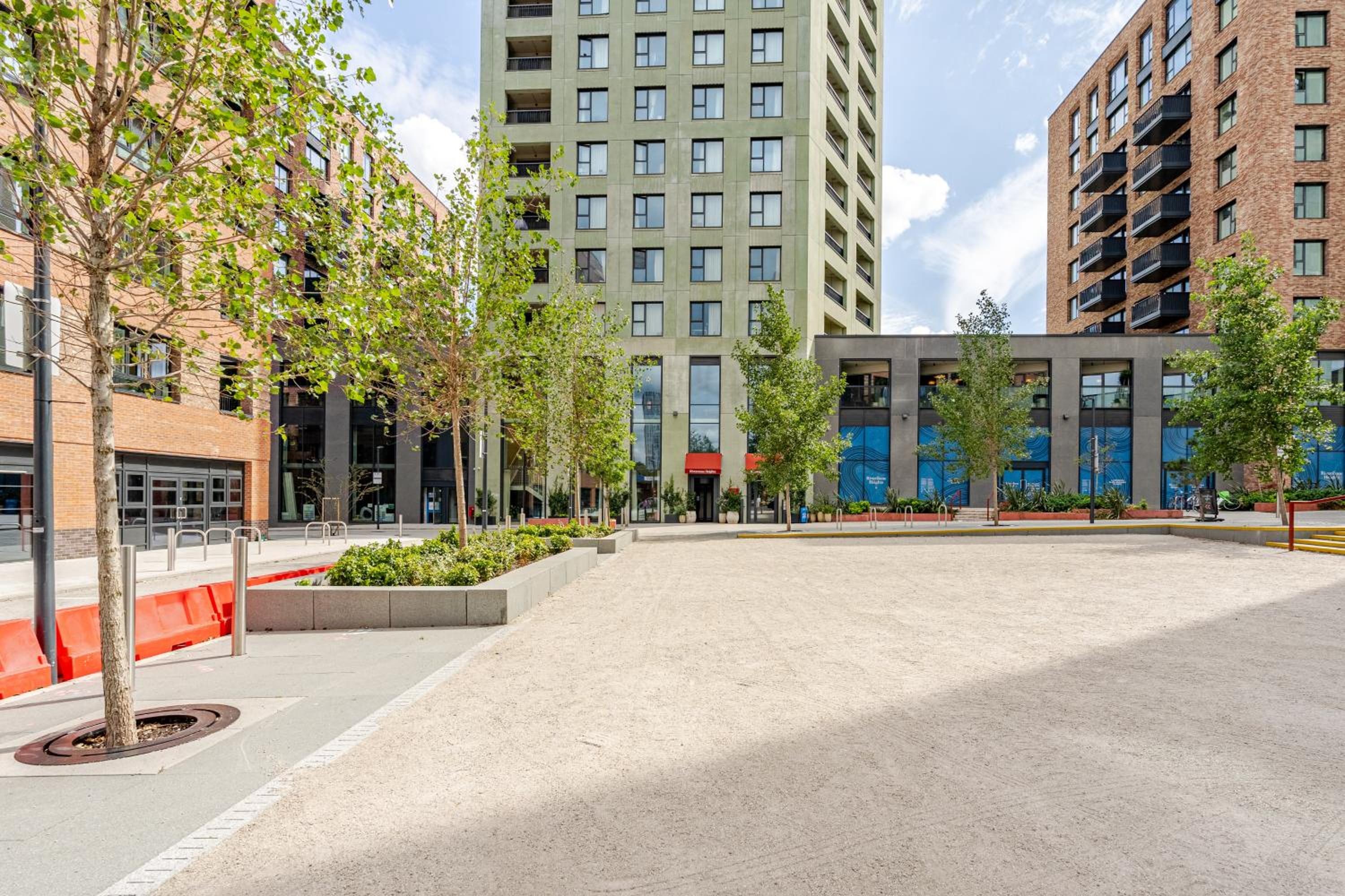Elegant Stratford Apartment- Near Tube, O2 Arena, Canary Wharf and Olympic Park