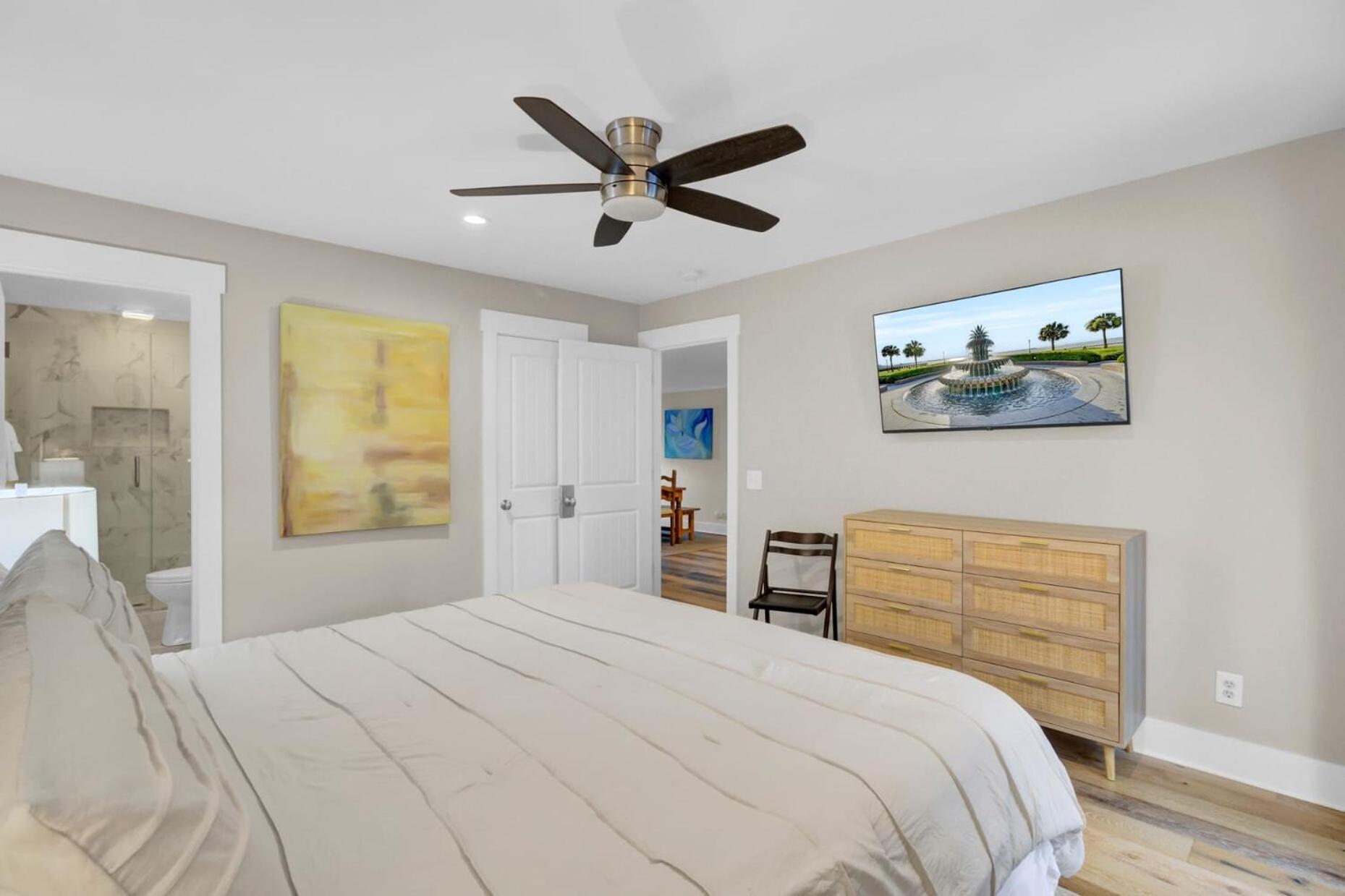 10 Sandcrab Court by AvantStay Beautiful Home w Deck Walk to the Beach