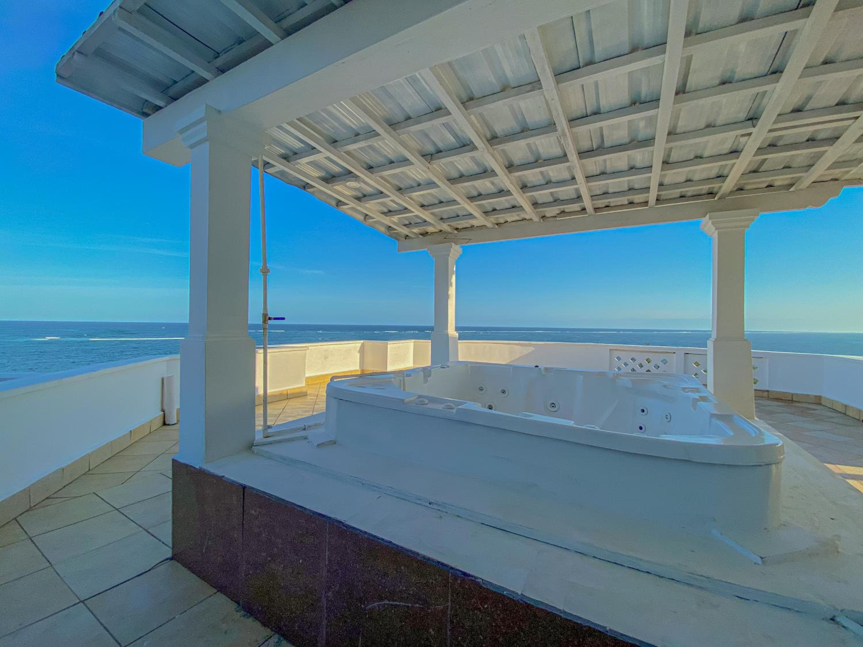 Wavecrest Luxe Living
