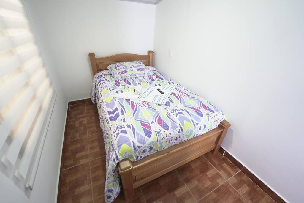 Casa 2 Pisos con WIFI para máximo 17 Huespedes a 5 min del centro