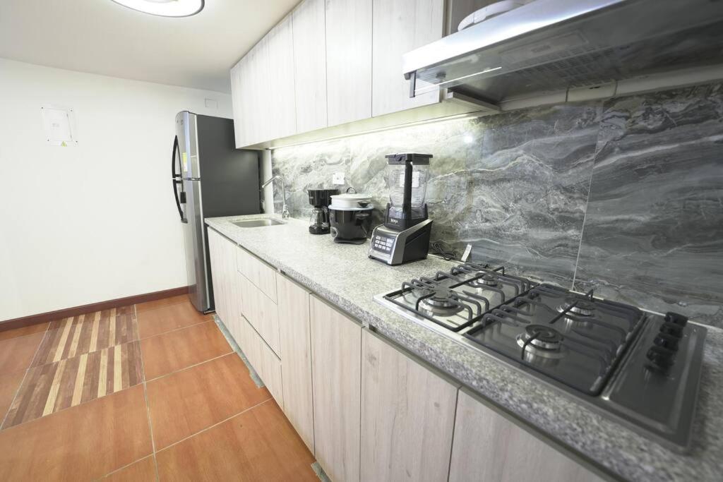 Casa 2 Pisos con WIFI para máximo 17 Huespedes a 5 min del centro