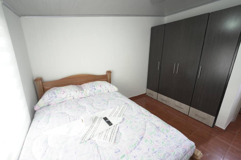 Casa 2 Pisos con WIFI para máximo 17 Huespedes a 5 min del centro