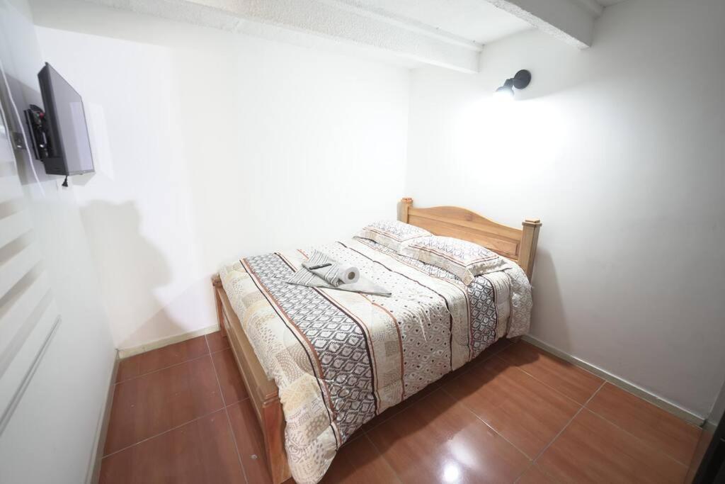 Casa 2 Pisos con WIFI para máximo 17 Huespedes a 5 min del centro