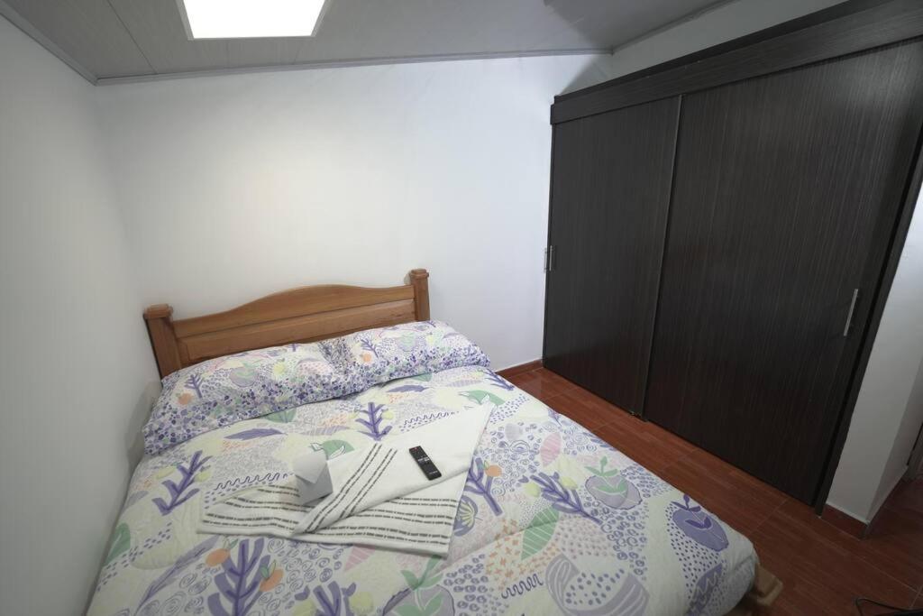 Casa 2 Pisos con WIFI para máximo 17 Huespedes a 5 min del centro