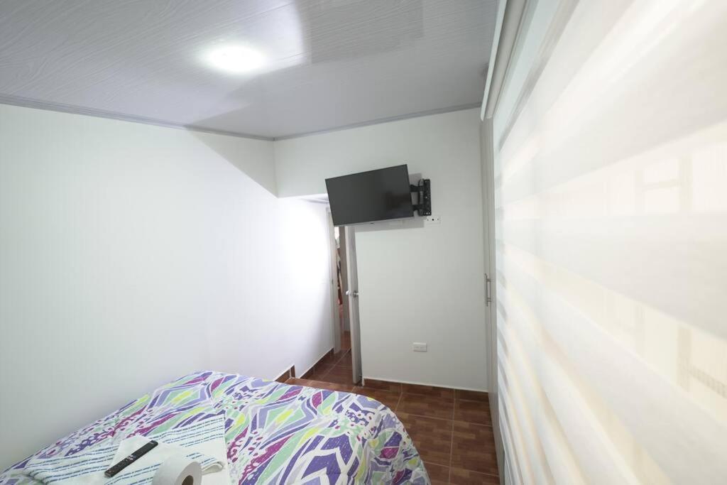 Casa 2 Pisos con WIFI para máximo 17 Huespedes a 5 min del centro