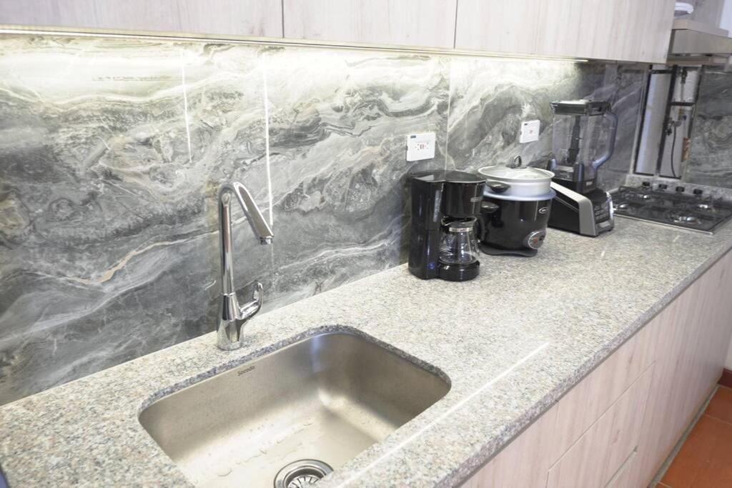 Casa 2 Pisos con WIFI para máximo 17 Huespedes a 5 min del centro