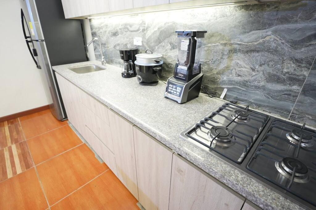 Casa 2 Pisos con WIFI para máximo 17 Huespedes a 5 min del centro