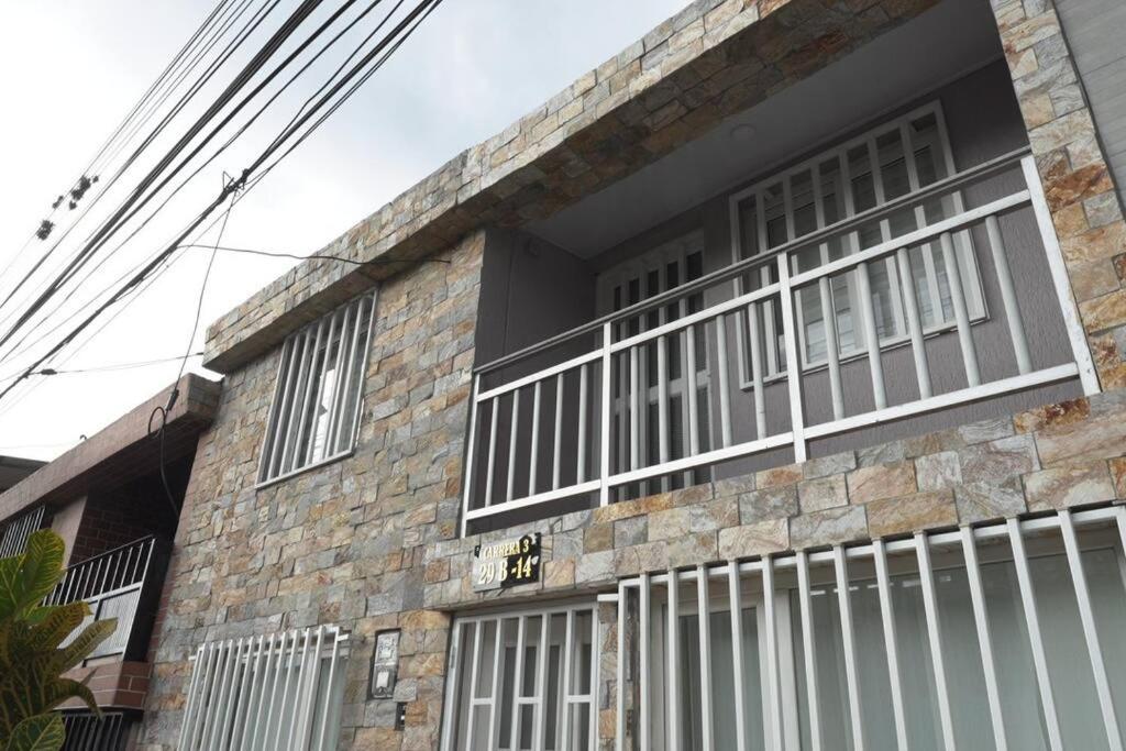 Casa 2 Pisos con WIFI para máximo 17 Huespedes a 5 min del centro