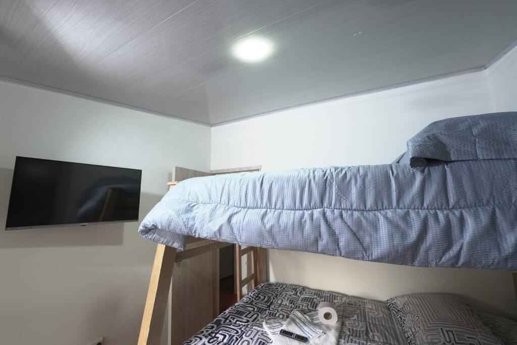 Casa 2 Pisos con WIFI para máximo 17 Huespedes a 5 min del centro
