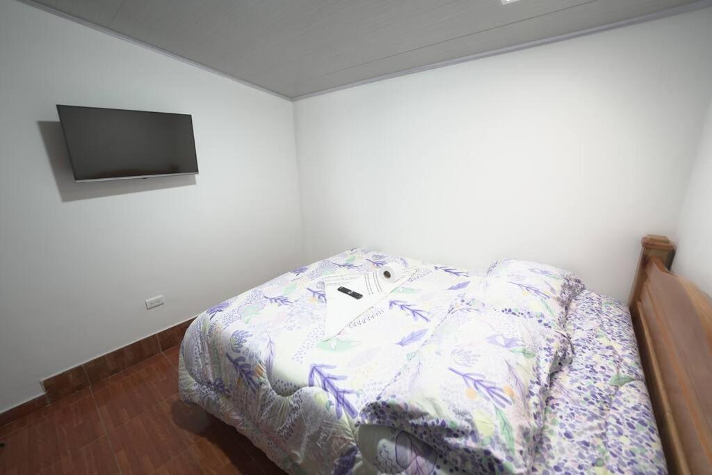 Casa 2 Pisos con WIFI para máximo 17 Huespedes a 5 min del centro