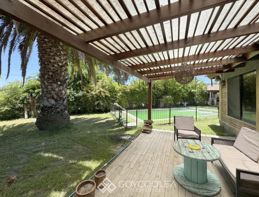 Casa en lago rapel, quincho, piscina, acceso al lago Familiar