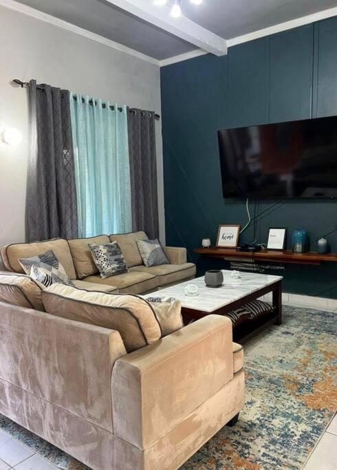 Gated 3BED2bath House
