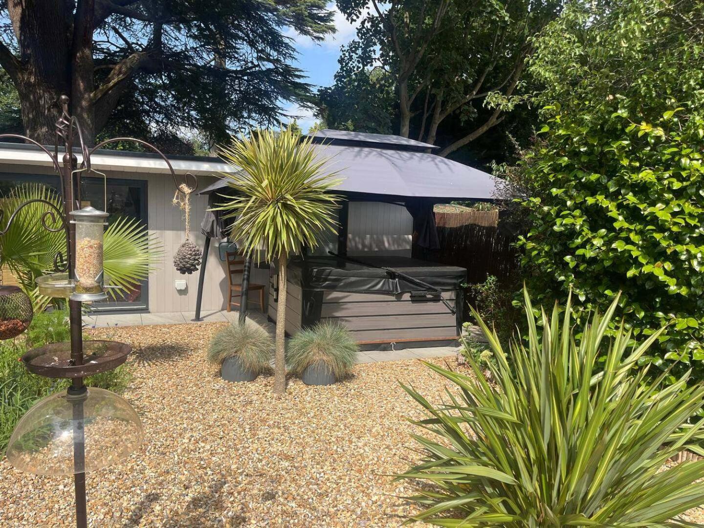 Garden Studio private garden and amazing hot-tub view 4