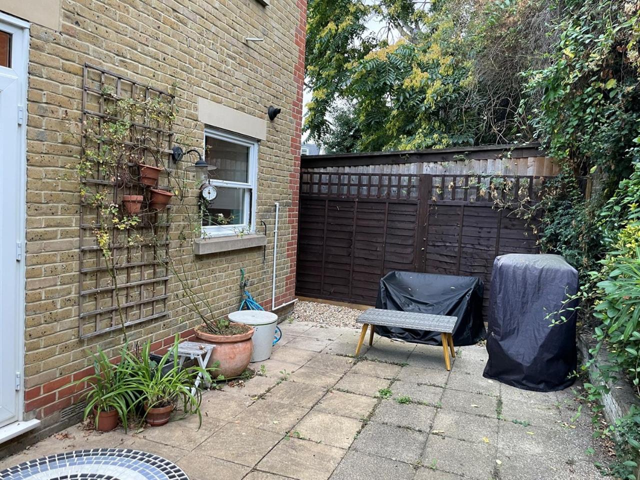 House with Private Parking close to Borough Market & Tower Bridge!