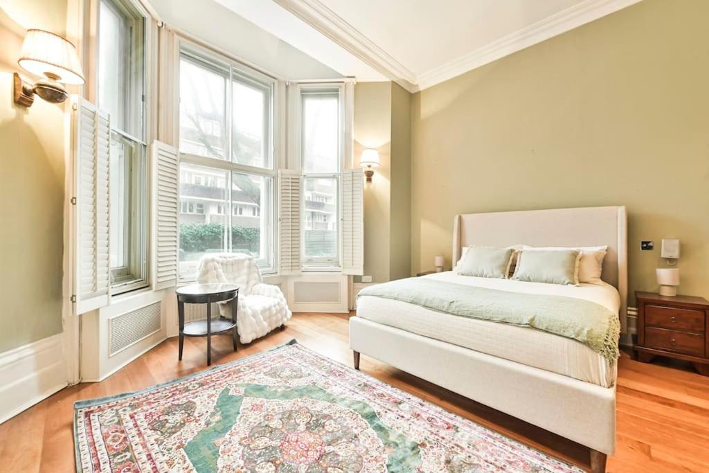 Elegant Victorian Flat Near Chelsea Embankment