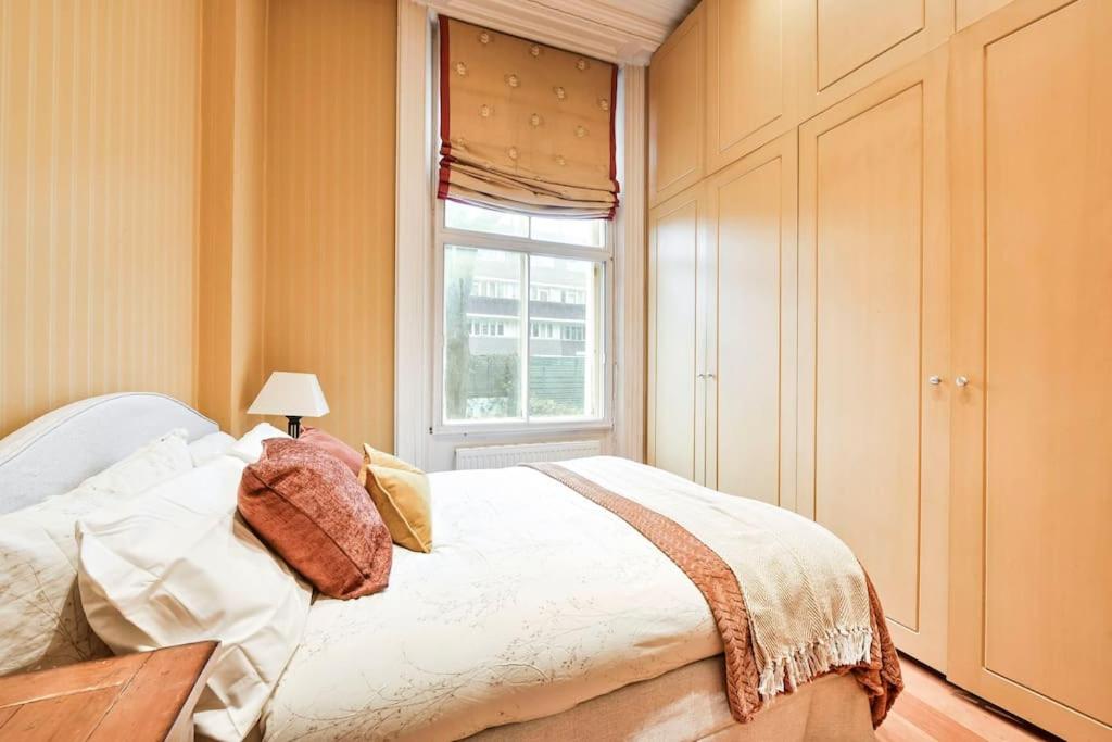 Elegant Victorian Flat Near Chelsea Embankment