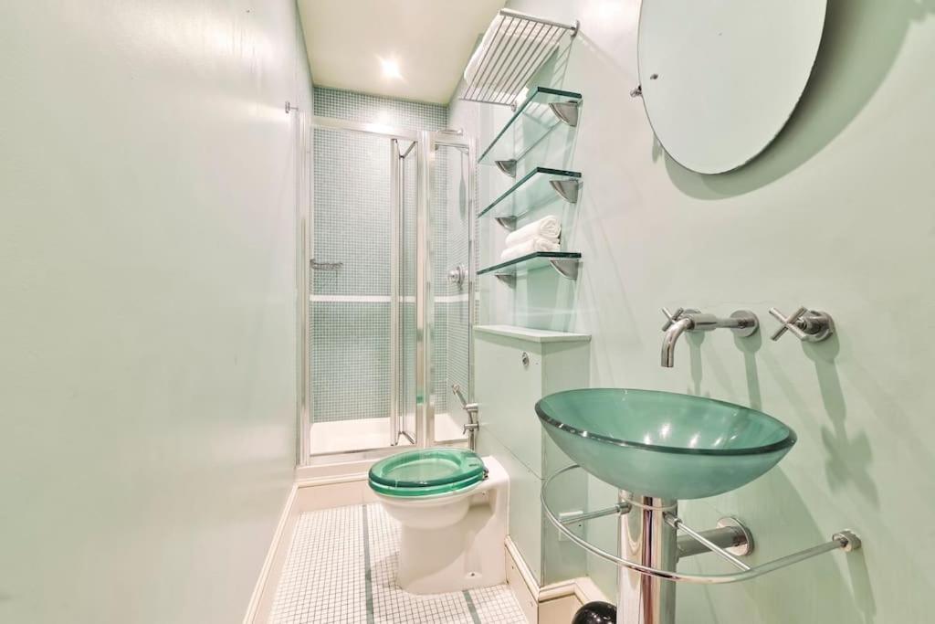 Elegant Victorian Flat Near Chelsea Embankment