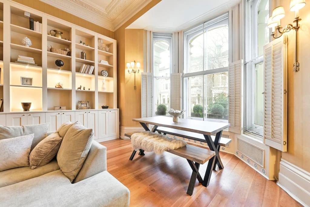 Elegant Victorian Flat Near Chelsea Embankment