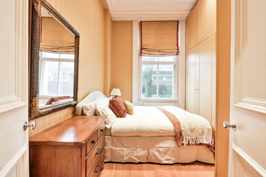 Elegant Victorian Flat Near Chelsea Embankment