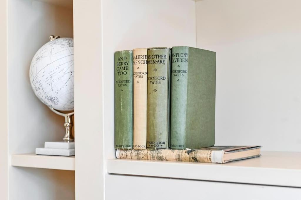 Elegant Victorian Flat Near Chelsea Embankment
