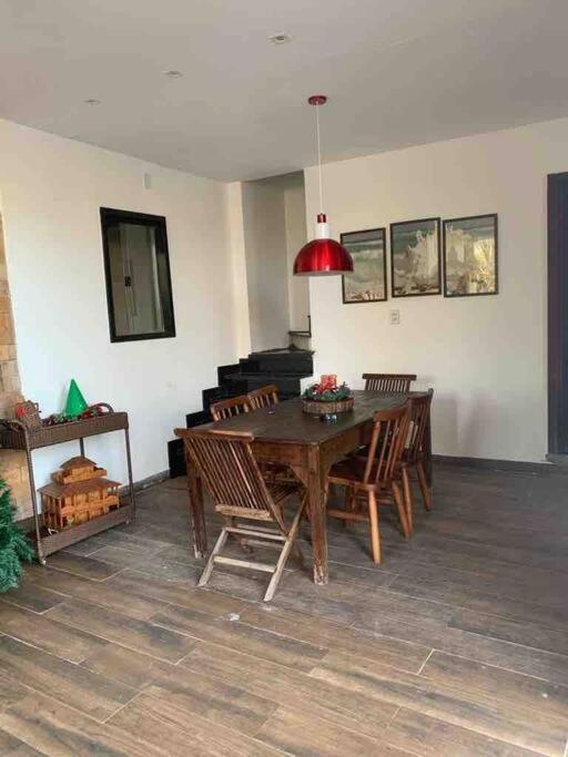 Casa de praia, com piscina, em frente a praia, pé na areia