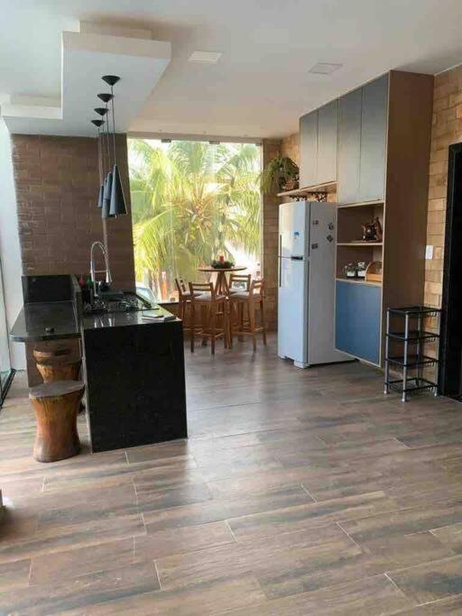 Casa de praia, com piscina, em frente a praia, pé na areia
