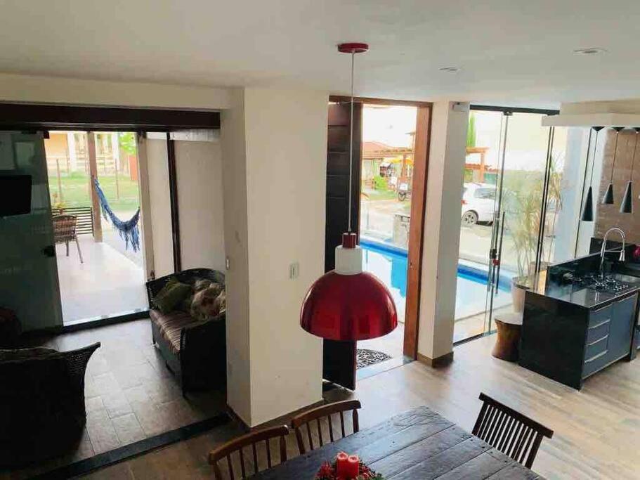 Casa de praia, com piscina, em frente a praia, pé na areia